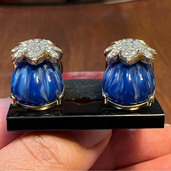 Vintage Kenneth Jay Lane Blue Domed Crystal Gold Tone Clip Earrings RARE - Picture 3 of 7